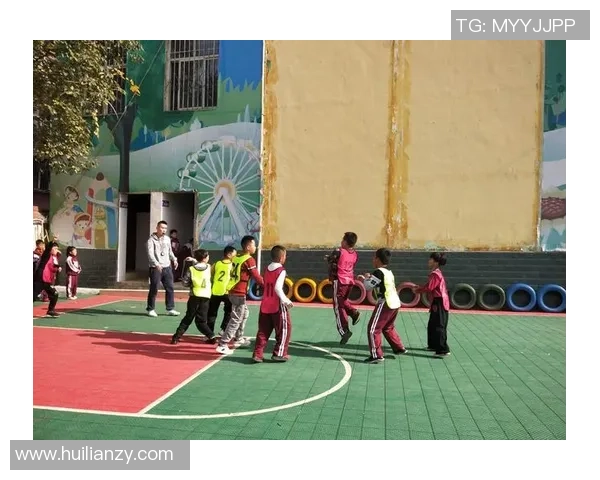 玩具足球与篮球的完美结合让孩子们在快乐中锻炼身体和团队合作精神